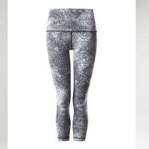 Lululemon Wunder Under Crop (Hi-Rise) Size 6 Luon Spray Jacquard White Black